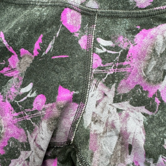 SOLD: π LULULEMON - Bike Shorts - Picture 6 of 8